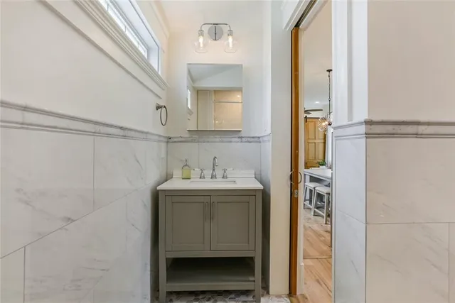 $2,200 | 1818 Esplanade Avenue, Unit 1B, New Orleans, LA 70116