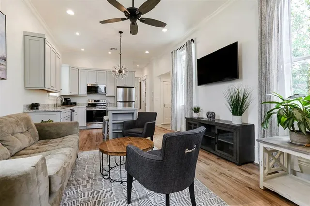 $2,200 | 1818 Esplanade Avenue, Unit 1B, New Orleans, LA 70116