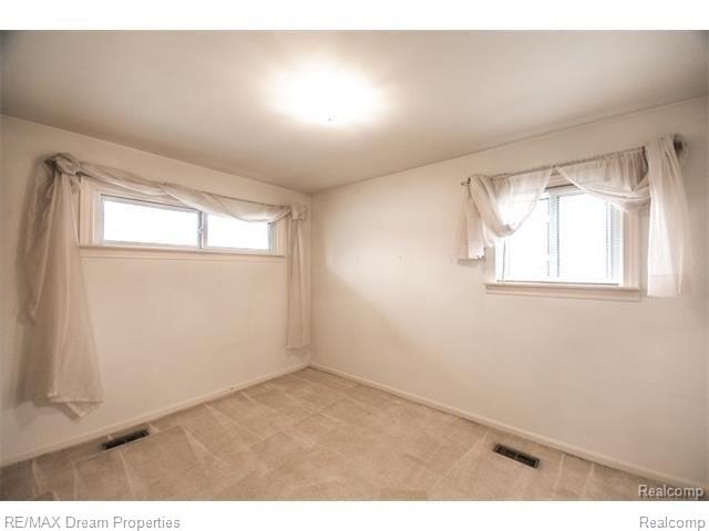 18780 Norwich Road Livonia, MI 48152 - Photo 14 of 17