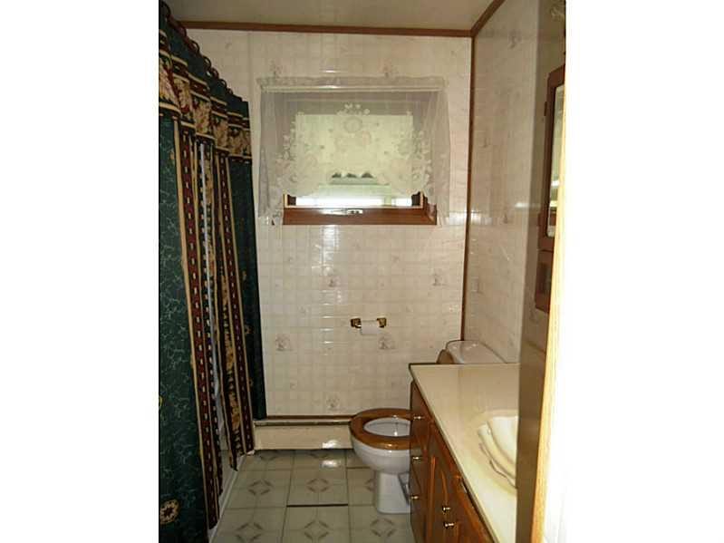 78 East Franklin Road Mercer, PA 16137 - Photo 9 of 19 Full Bath.