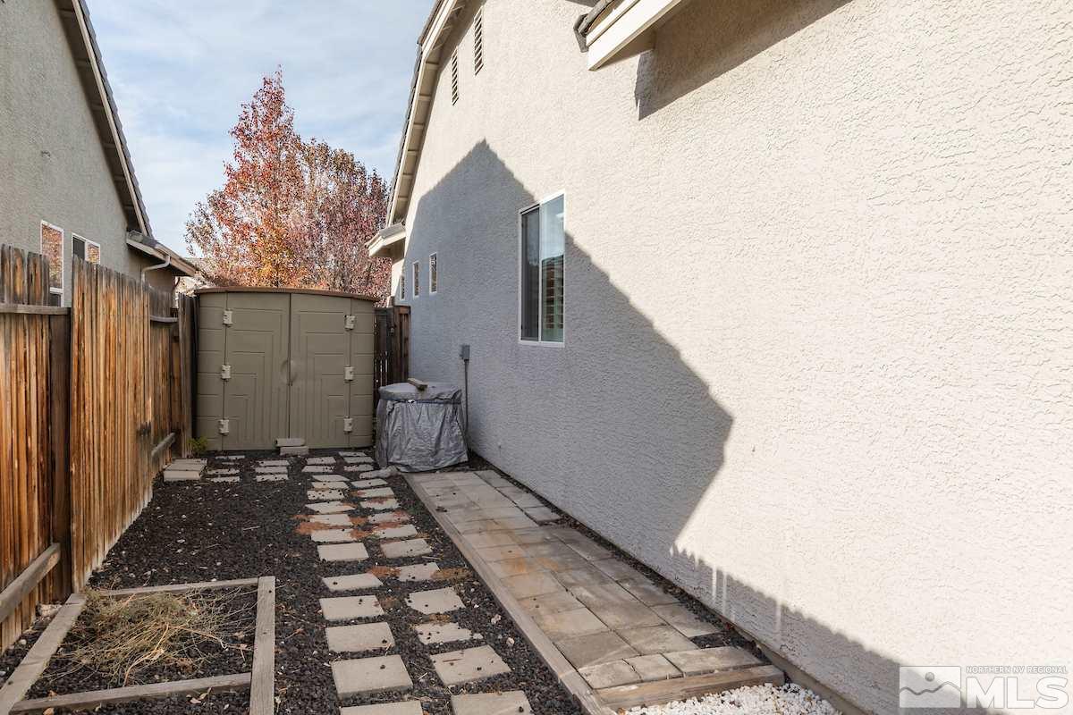 10600 Sterling Ridge Way Reno, NV 89521 - Photo 24 of 25 a backyard of a house