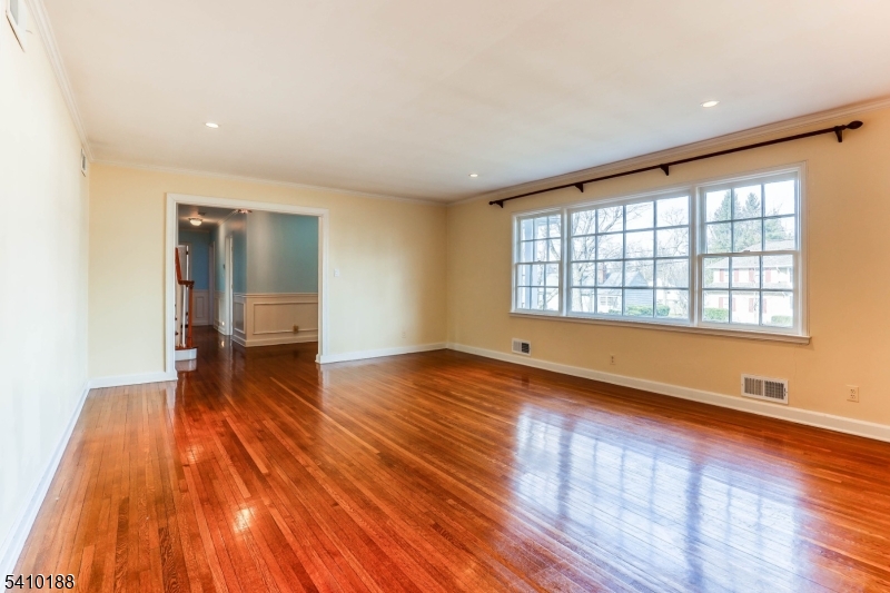 11 Wordsworth Road Short Hills, NJ 07078 - Photo 3 of 24