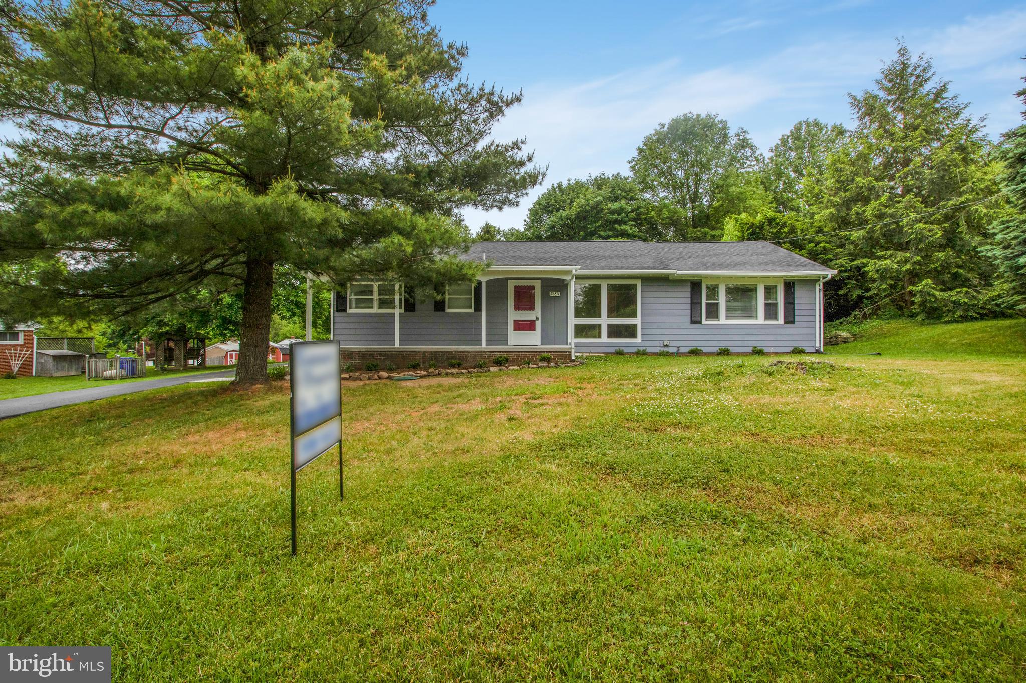 26811 Ridge Road Damascus, MD 20872 - Photo 4 of 50