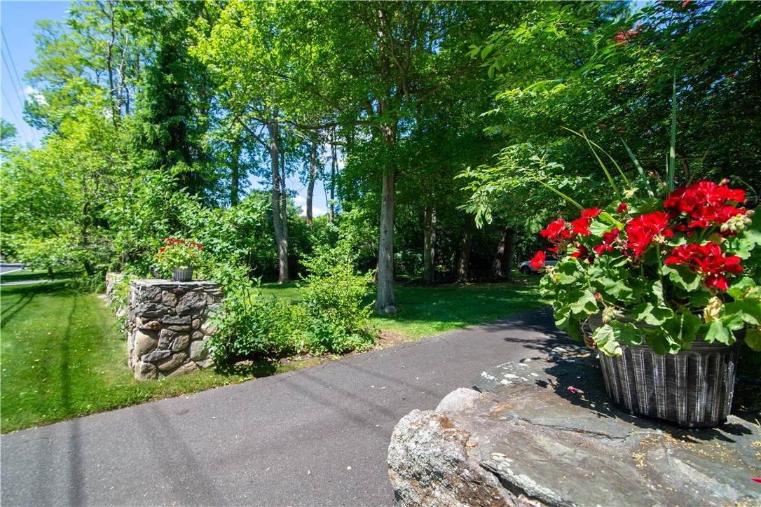 114 Ferry Road Bristol, RI 02809 - Photo 4 of 50 Gallery Image 4