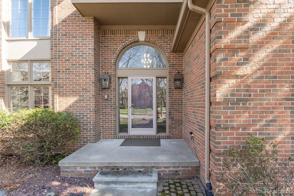 2074 Mapleridge Road Rochester Hills, MI 48309 - Photo 2 of 48