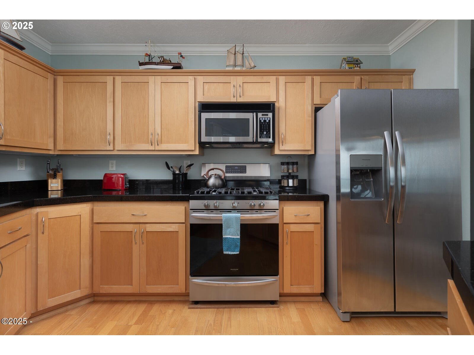 1113 Highway 101, Unit 48 Depoe Bay, OR 97341 - Photo 16 of 40 a kitchen with stainless steel appliances granite countertop a stove a sink and a refrigerator