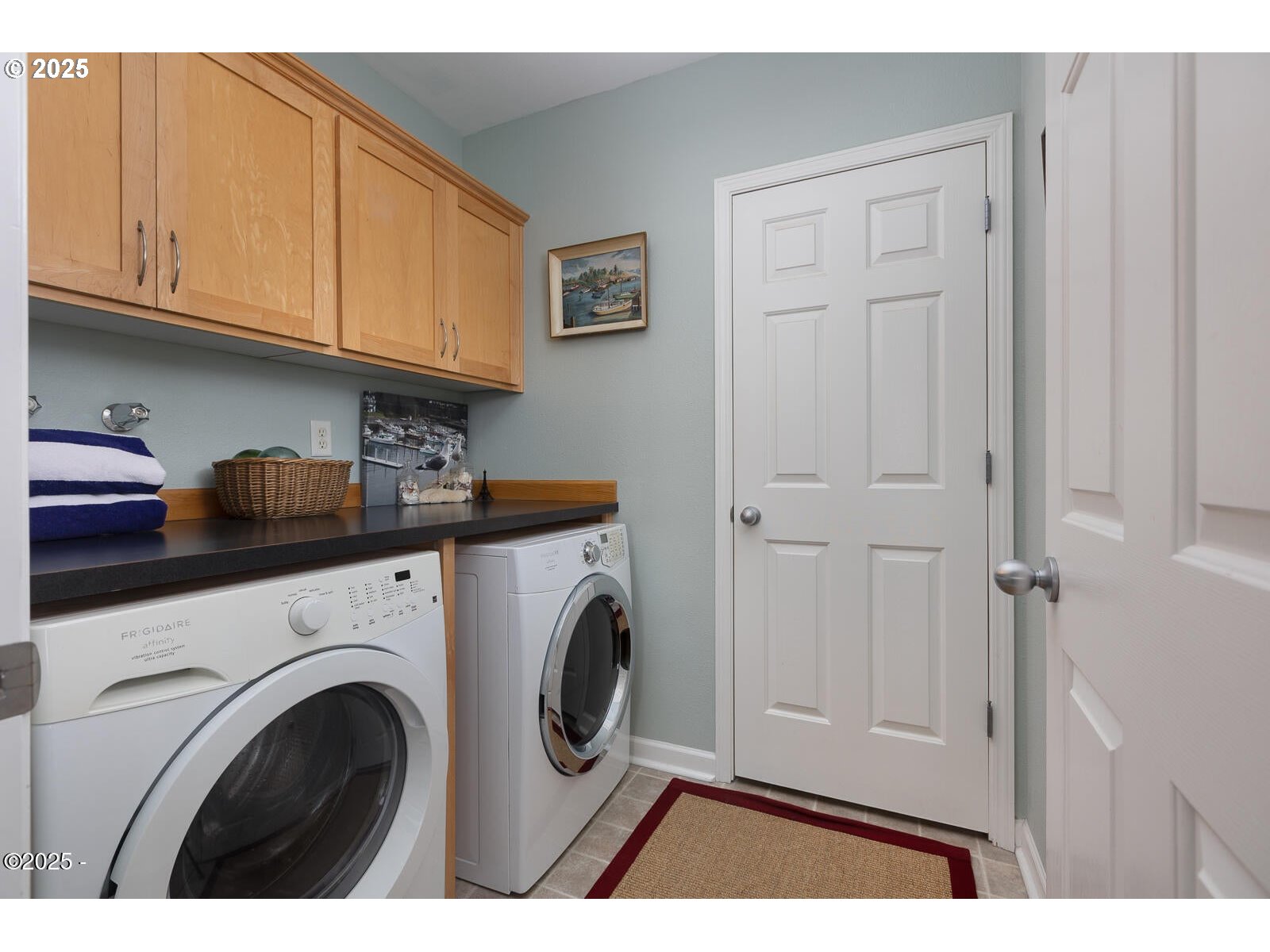 1113 Highway 101, Unit 48 Depoe Bay, OR 97341 - Photo 28 of 40 a view of livingroom with washer and dryer