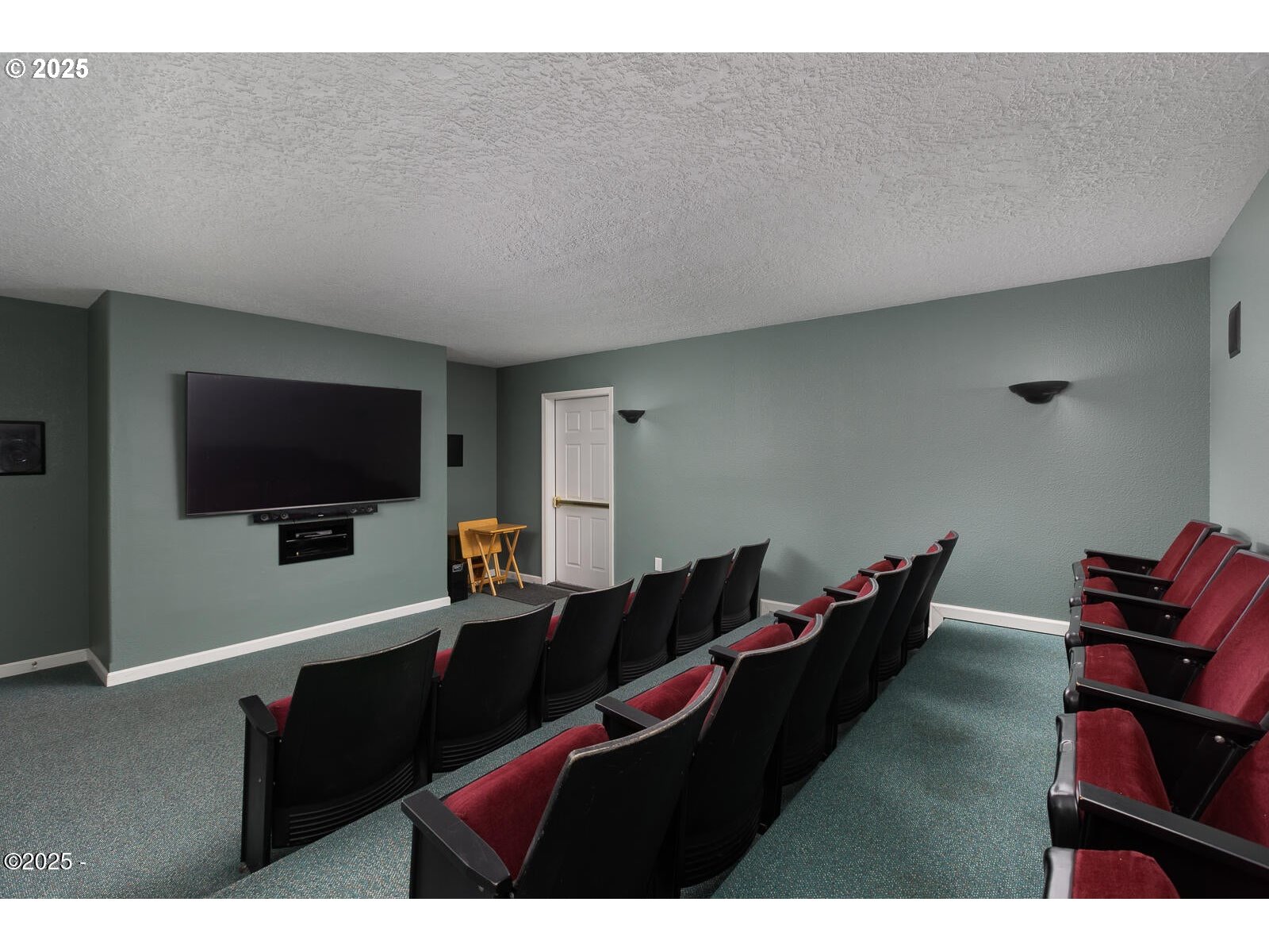 1113 Highway 101, Unit 48 Depoe Bay, OR 97341 - Photo 31 of 40 a living room with furniture and a flat screen tv
