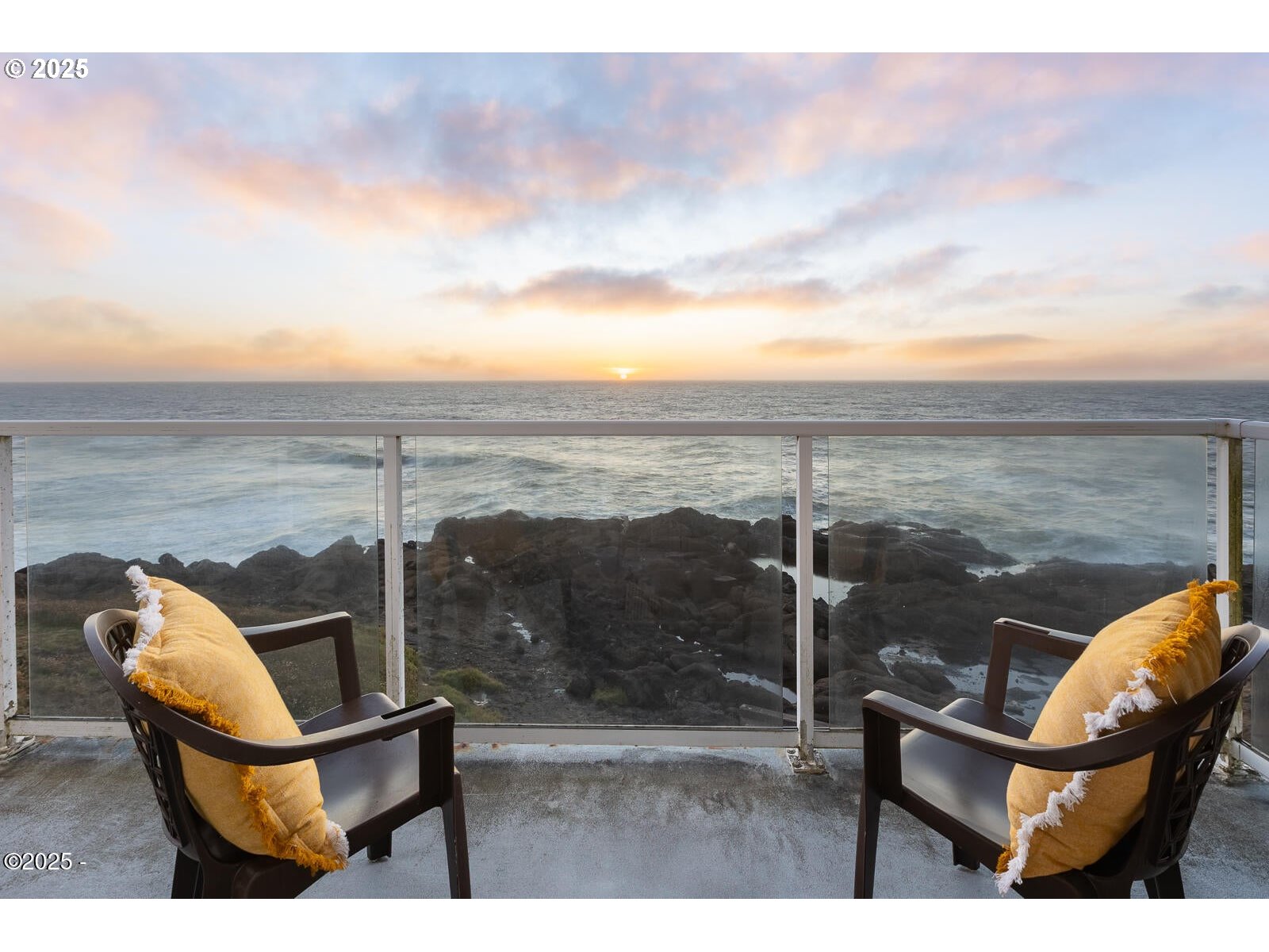 1113 Highway 101, Unit 48 Depoe Bay, OR 97341 - Photo 4 of 40 a terrace of a house with outdoor seating