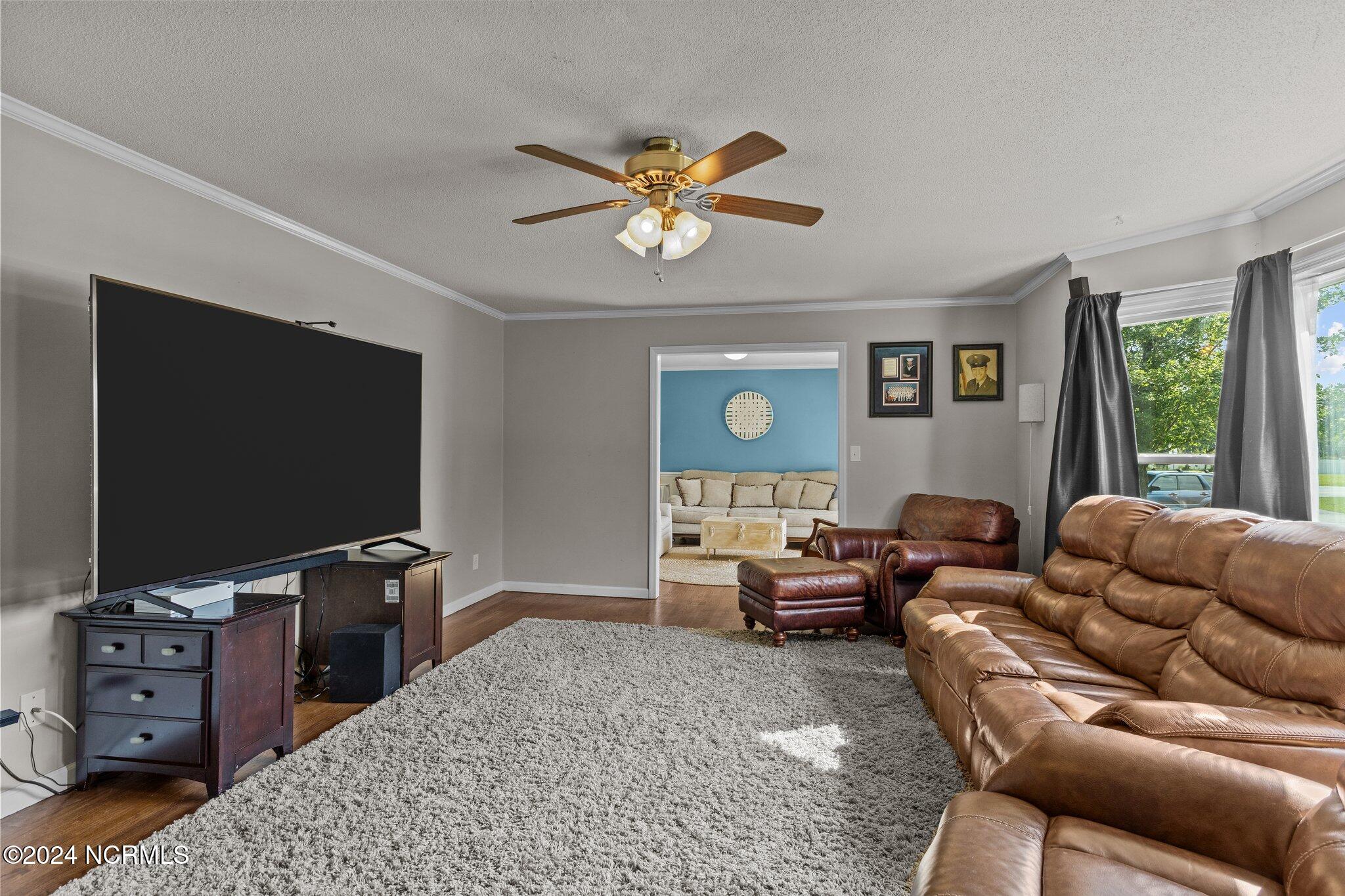 2202 North Road Morehead City, NC 28557 - Photo 24 of 47 Living Room