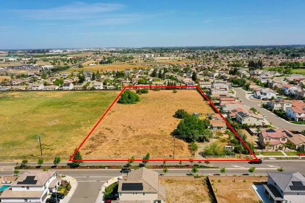 $2,799,985 | 1957 West Woodward Avenue, Manteca, CA 95337