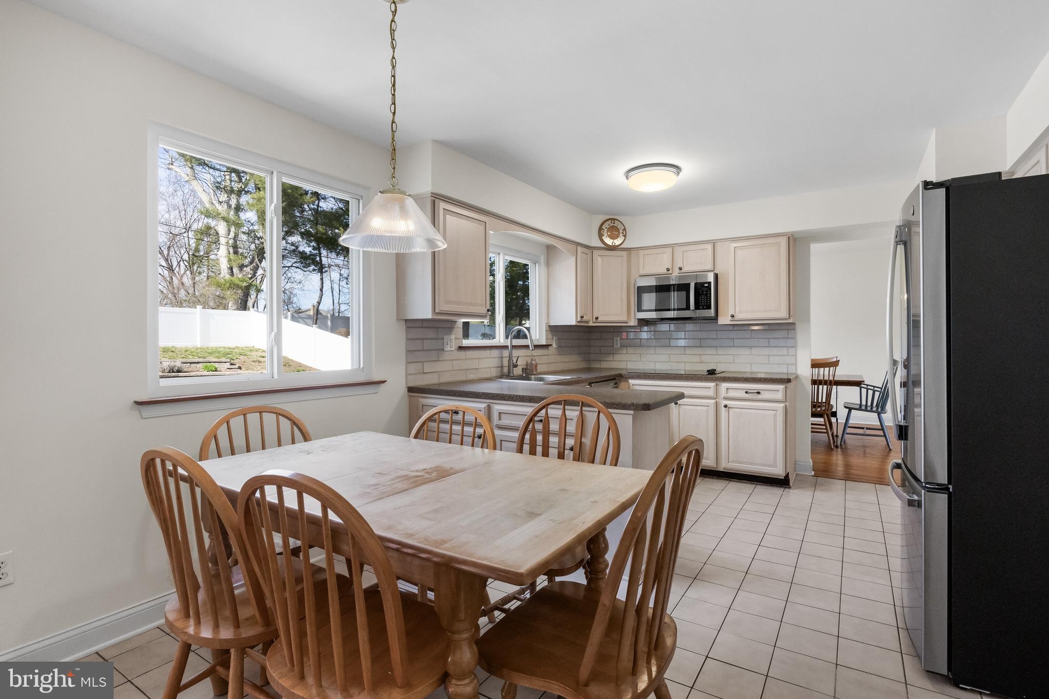 508 Perry Drive Mount Laurel, NJ 08054 - Photo 16 of 61 a kitchen with a table chairs microwave and refrigerator