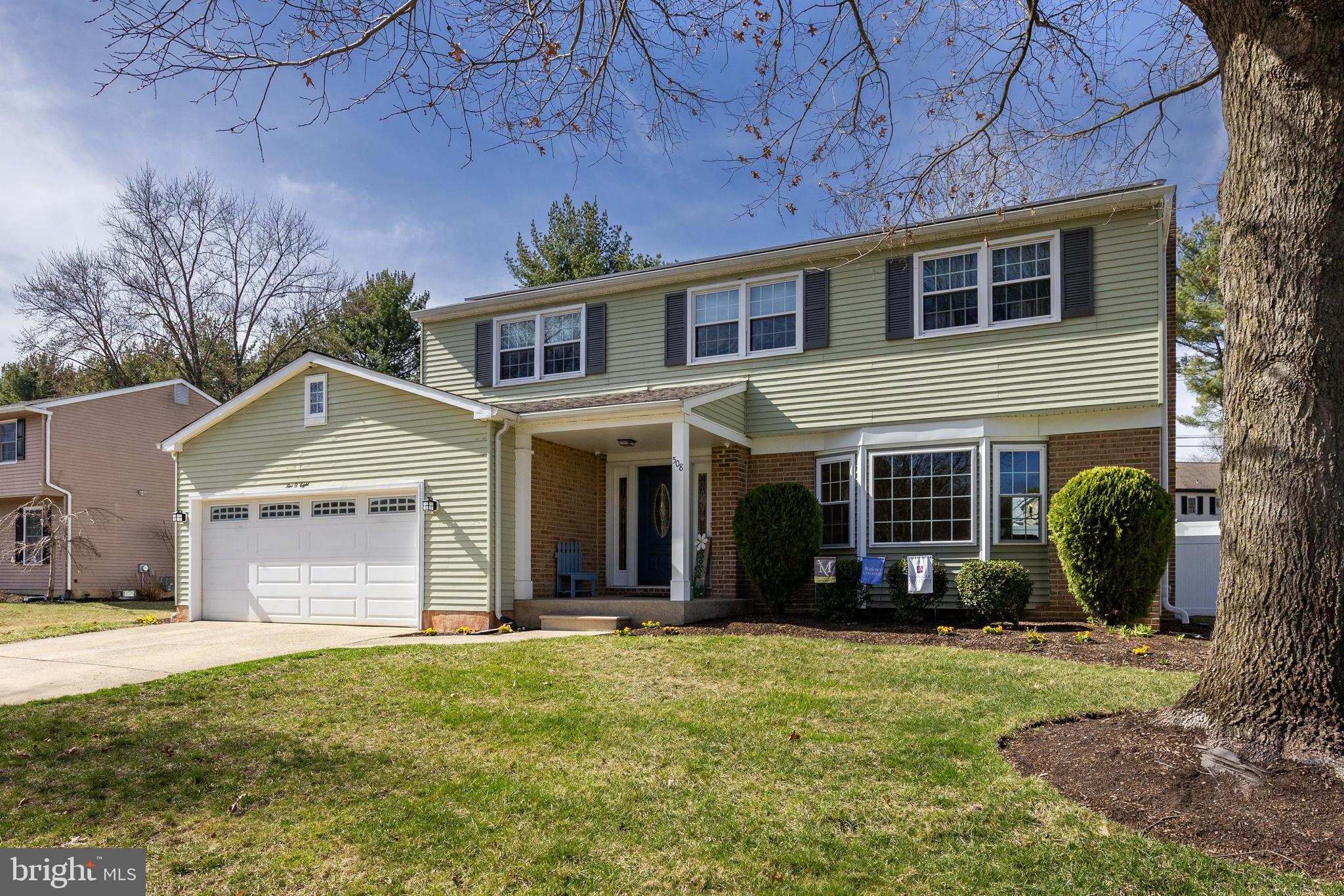 508 Perry Drive Mount Laurel, NJ 08054 - Photo 34 of 61 a front view of a house with a garden