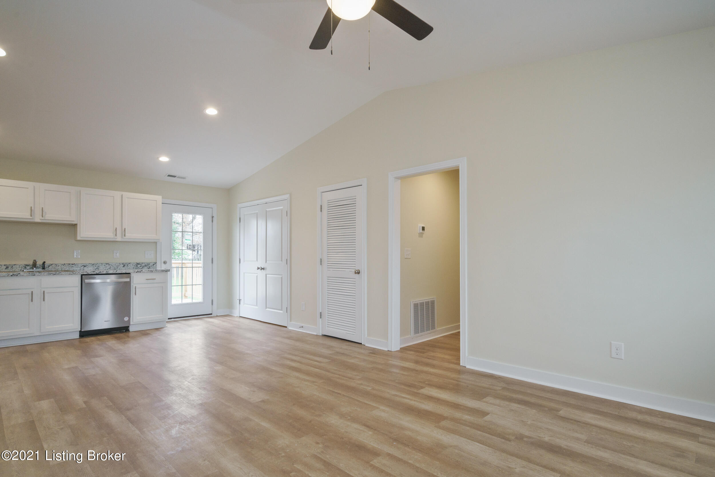 7009 Shepherdsville Road Louisville, KY 40219 - Photo 5 of 34 7009 Shephardsville Road-14