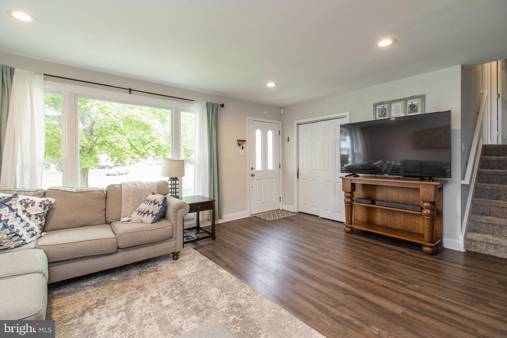1006 Birch Road Warminster, PA 18974 - Photo 5 of 39