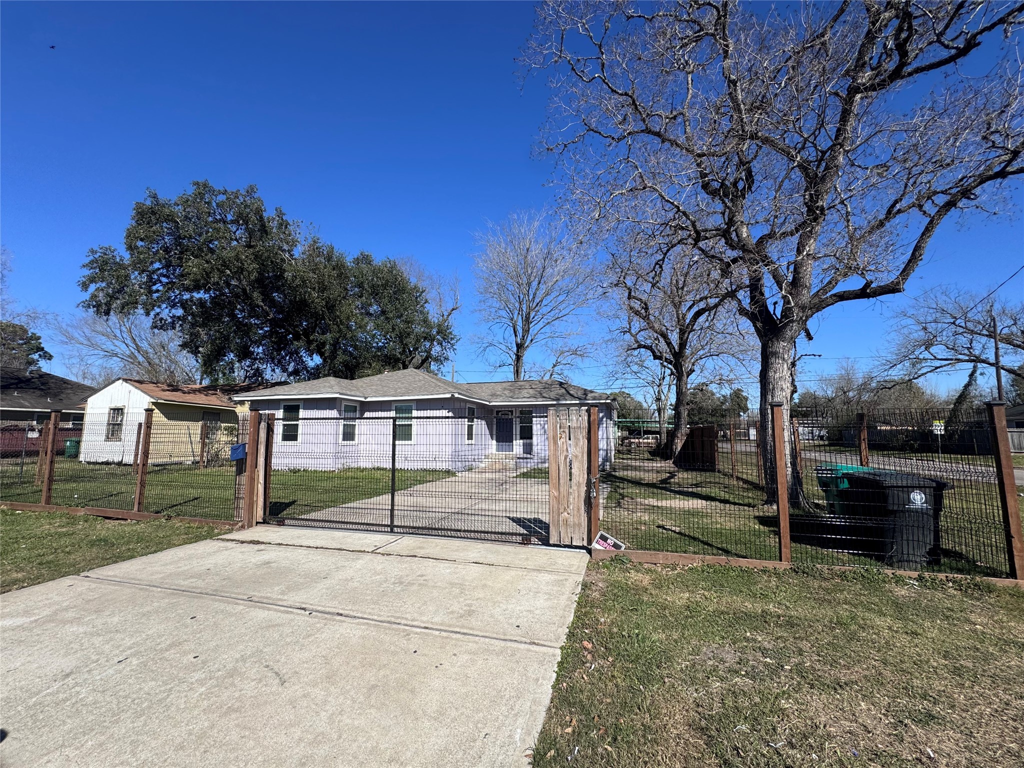 4529 Dewberry Street Houston, TX 77021 - Photo 2 of 10 a view of a outdoor space