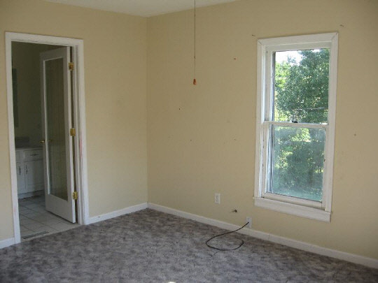 826 6th Street Rochelle, IL 61068 - Photo 4 of 10 an empty room with a window