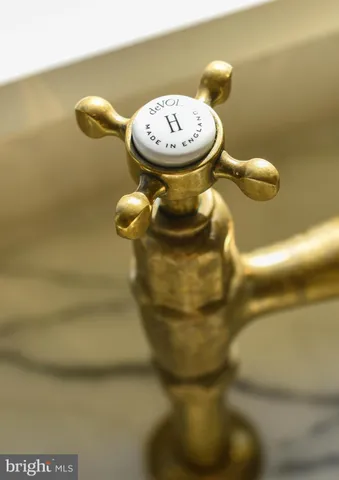 a close view of sink