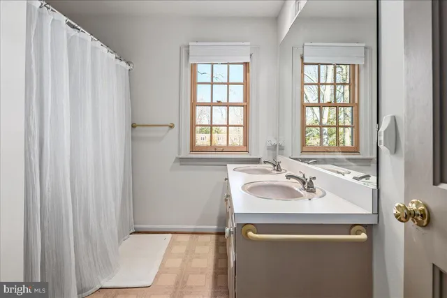 a close view of sink