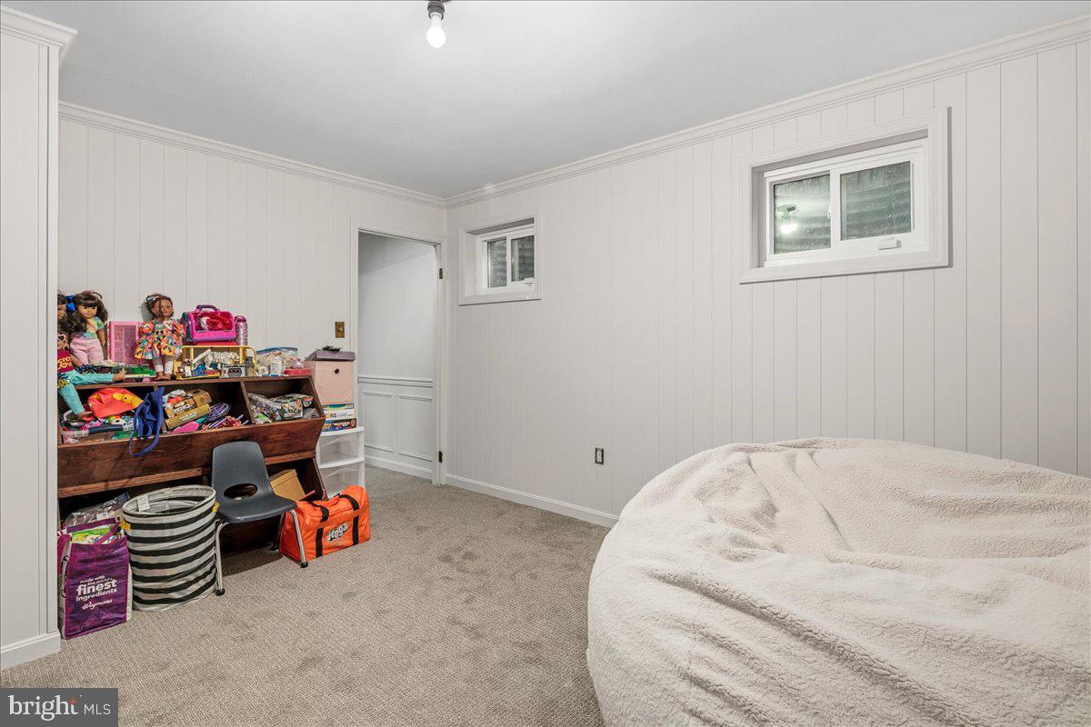 3903 Belle Rive Terrace Alexandria, VA 22309 - Photo 40 of 69 a bedroom with bed and a closet