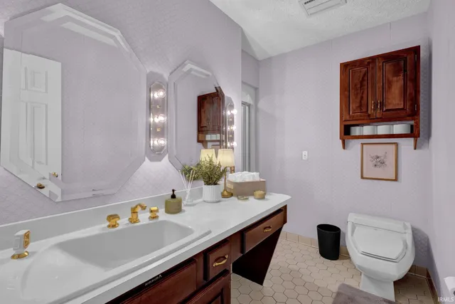 $359,900 | 500-10 Greentree Drive, Bedford, IN 47421