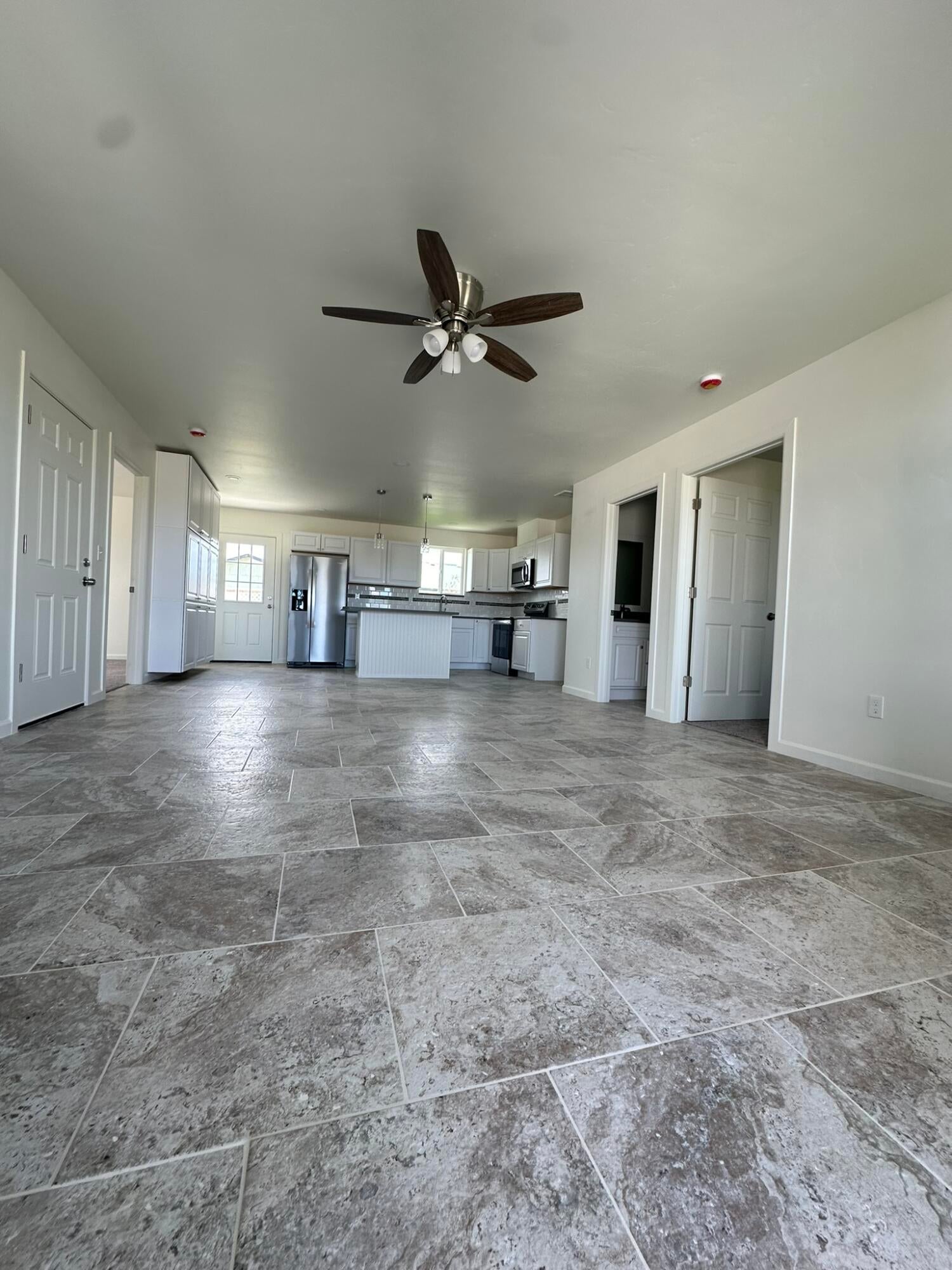 673 Scenic Loop Culver, OR 97734 - Photo 4 of 21 Living/Kitchen