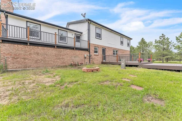 a front view of house with yard