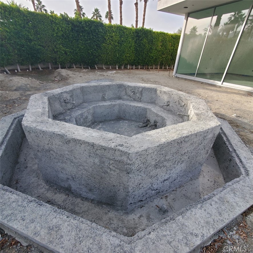 1 Makena Lane Rancho Mirage, CA 92270 - Photo 18 of 19 a bath tub sitting in a bathroom