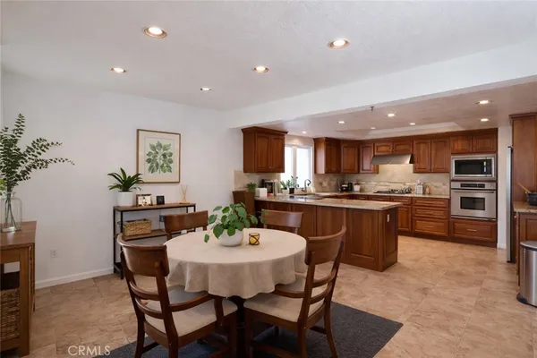 $1,550,000 | 5755 Ave Estoril, Long Beach, CA 90814
