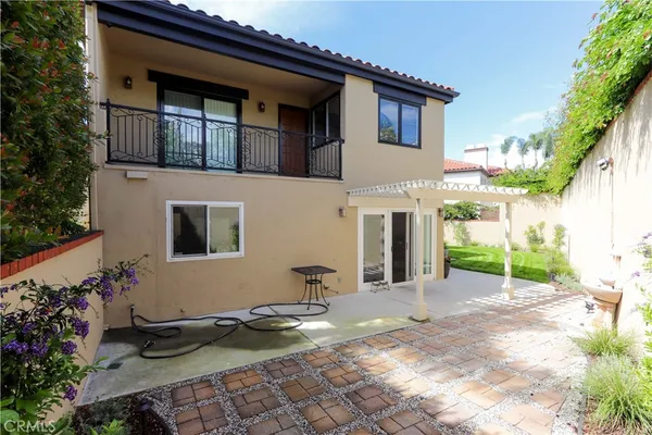 $1,550,000 | 5755 Ave Estoril, Long Beach, CA 90814