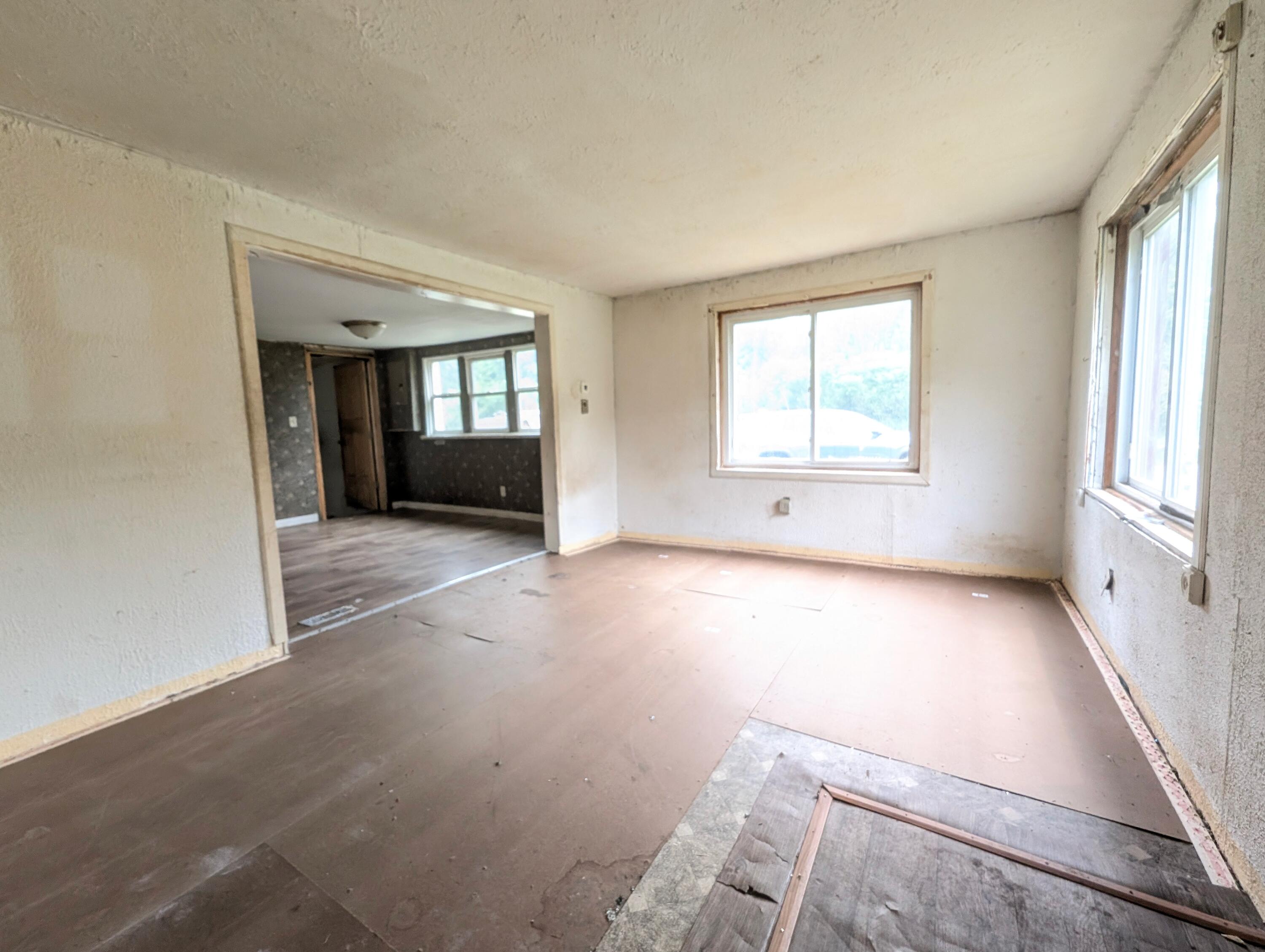 51270 92nd Avenue Decatur, MI 49045 - Photo 8 of 22 Living Room
