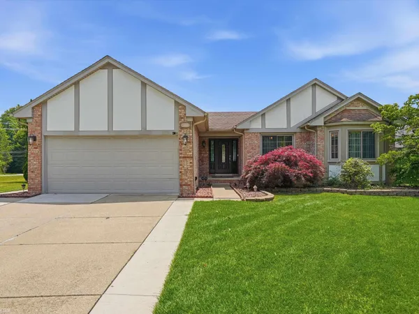 $400,000 | 15066 Orleans Drive, Utica, MI 48315