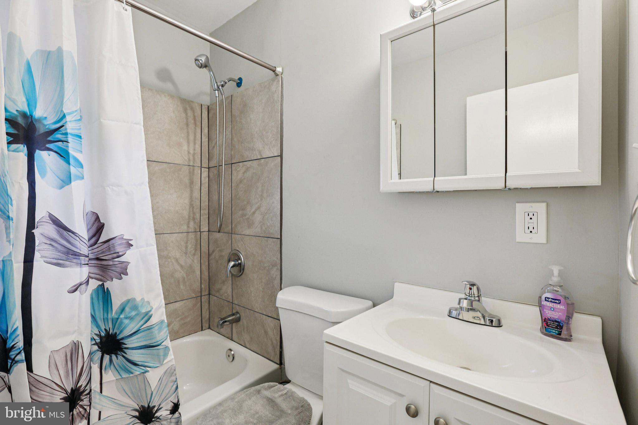 4714 Hellwig Road Baltimore, MD 21206 - Photo 14 of 26 1st Floor Bathroom