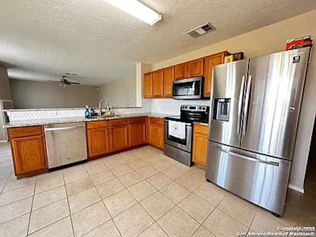 $299,900 | 9906 Autumn Dawn, Converse, TX 78109