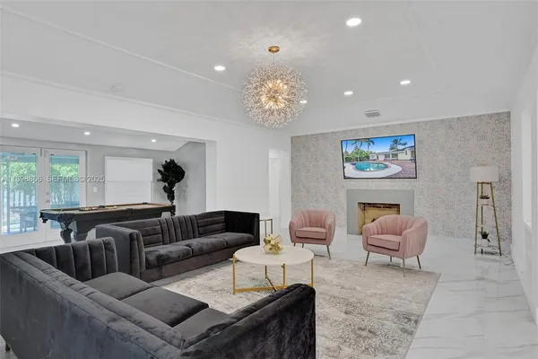 $18,000 | 725 Harrison Street, Hollywood, FL 33019