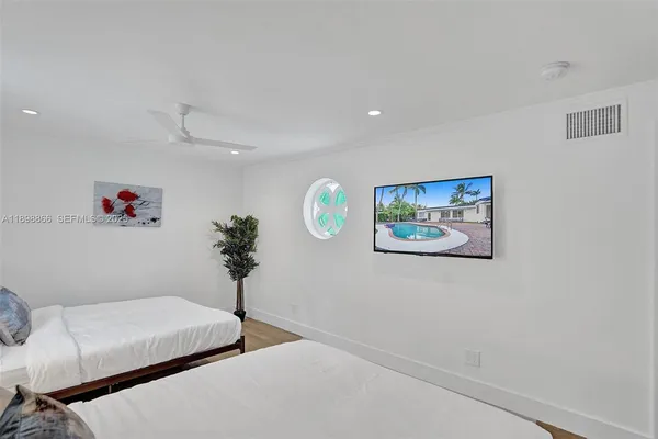 $18,000 | 725 Harrison Street, Hollywood, FL 33019