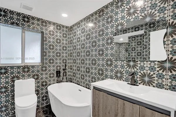 $18,000 | 725 Harrison Street, Hollywood, FL 33019