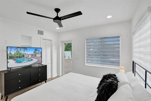 $18,000 | 725 Harrison Street, Hollywood, FL 33019