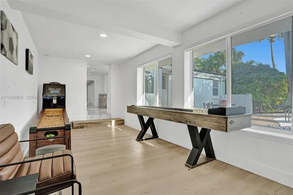 $18,000 | 725 Harrison Street, Hollywood, FL 33019