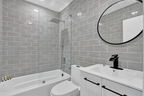 $18,000 | 725 Harrison Street, Hollywood, FL 33019