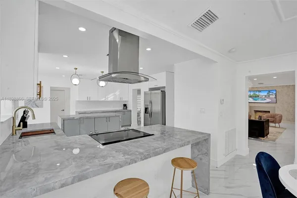 $18,000 | 725 Harrison Street, Hollywood, FL 33019