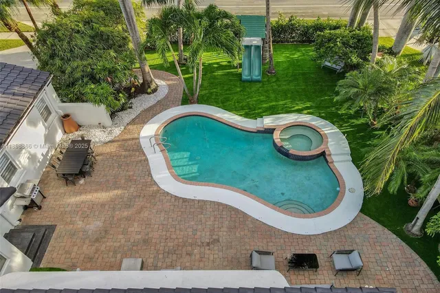 $18,000 | 725 Harrison Street, Hollywood, FL 33019