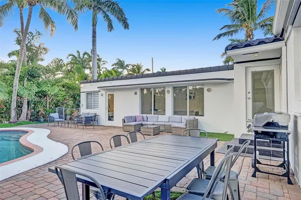 $18,000 | 725 Harrison Street, Hollywood, FL 33019