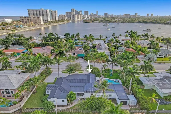 $18,000 | 725 Harrison Street, Hollywood, FL 33019