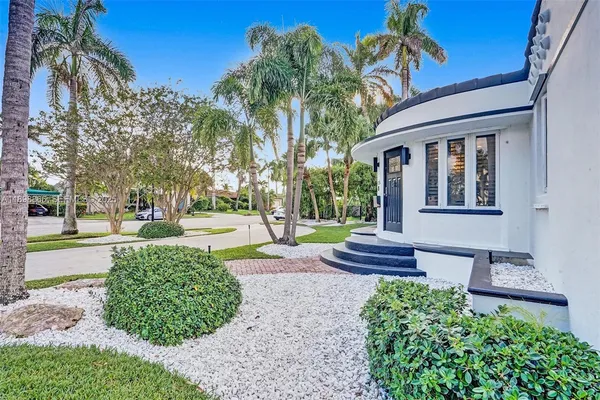 $18,000 | 725 Harrison Street, Hollywood, FL 33019