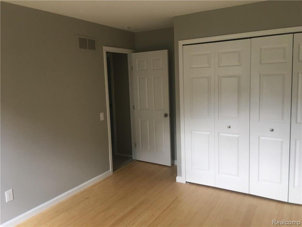962 Cobblers Road Waterford, MI 48327 - Photo 13 of 16 unnamed (13).jpg