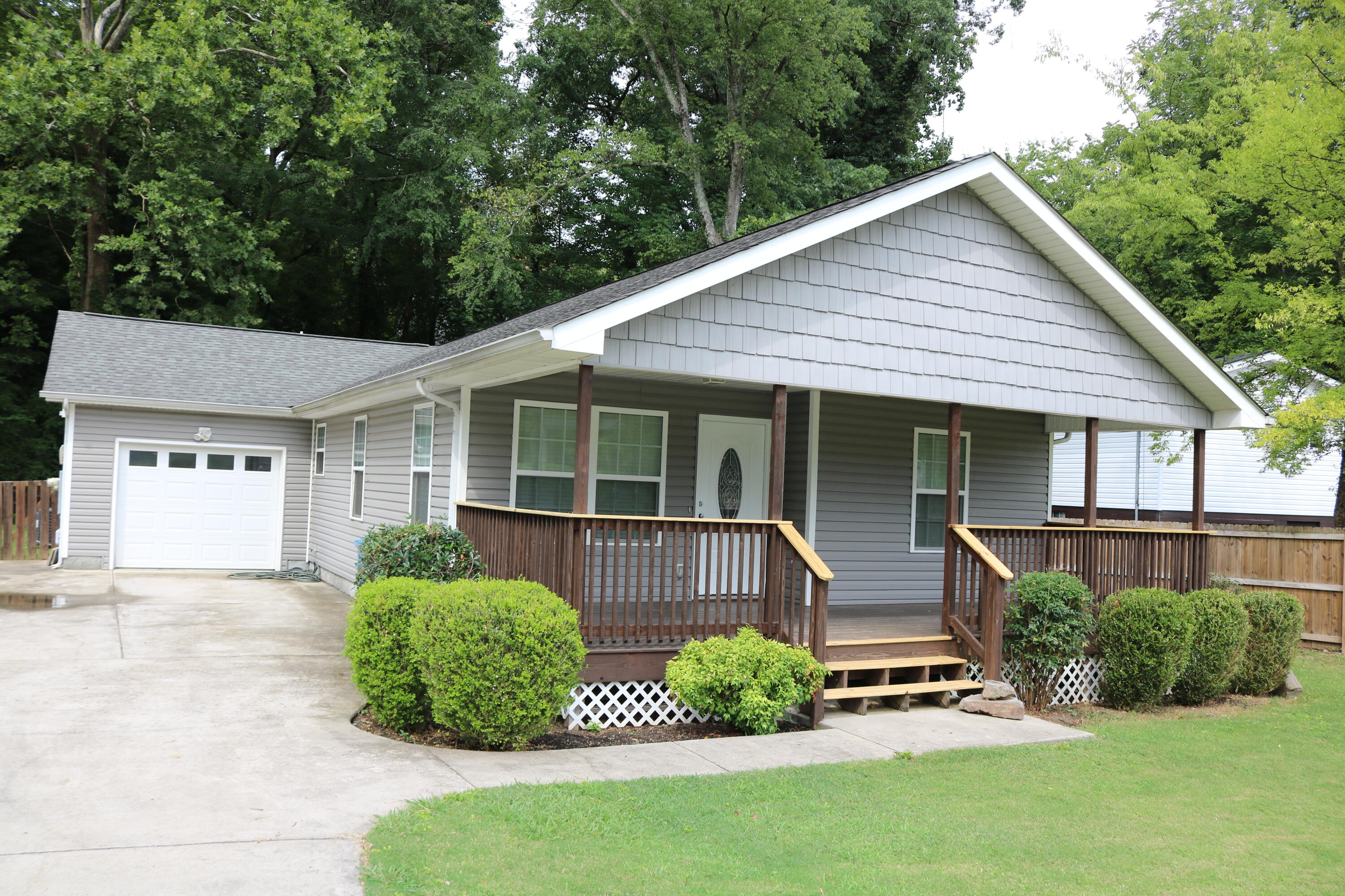 211 Martin Road Chattanooga, TN 37415 - Photo 5 of 32 26E047EA-8B6F-40E6-BB31-F5BCC2B47A46