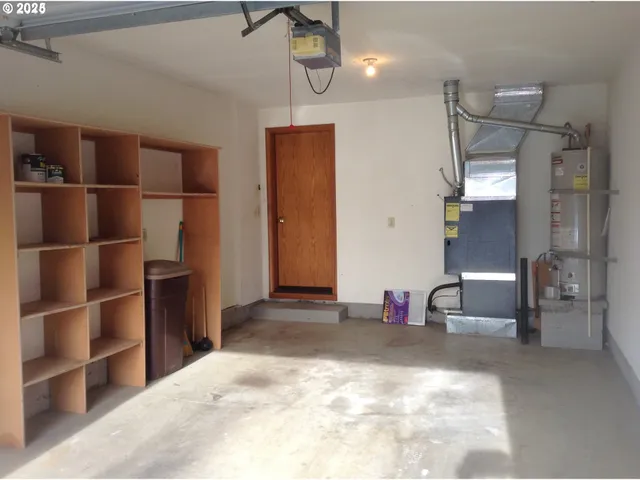 $395,900 | 2707 Dayna Lane, Eugene, OR 97408