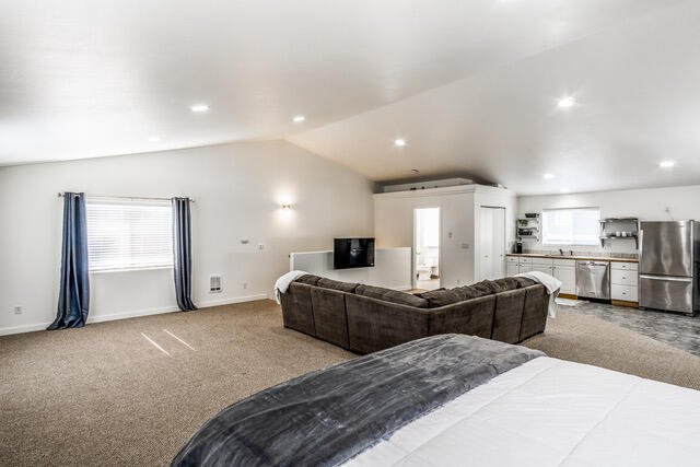 647 Northeast Innes Lane Bend, OR 97701 - Photo 33 of 51 647 Innes Ln Studio_1080px-8