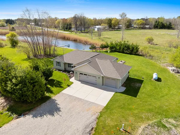 $499,900 | 5548 Oak Orchard Road, Abrams, WI 54101